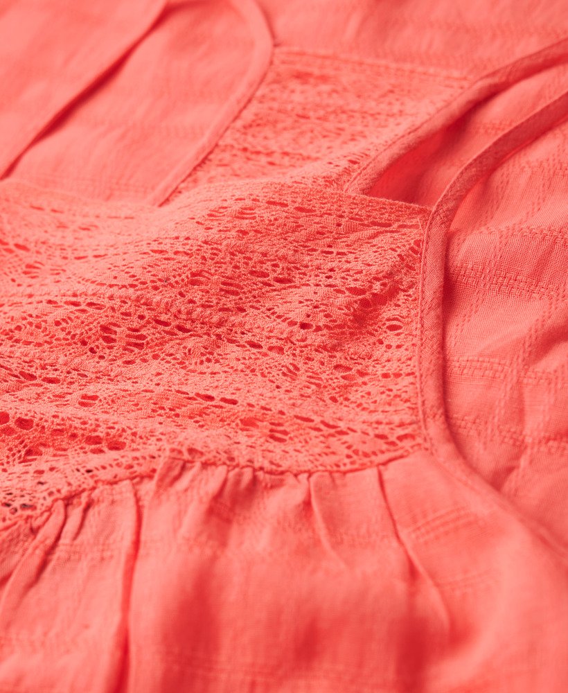 maxi strandjurk met kanten halterhals in roze koraal