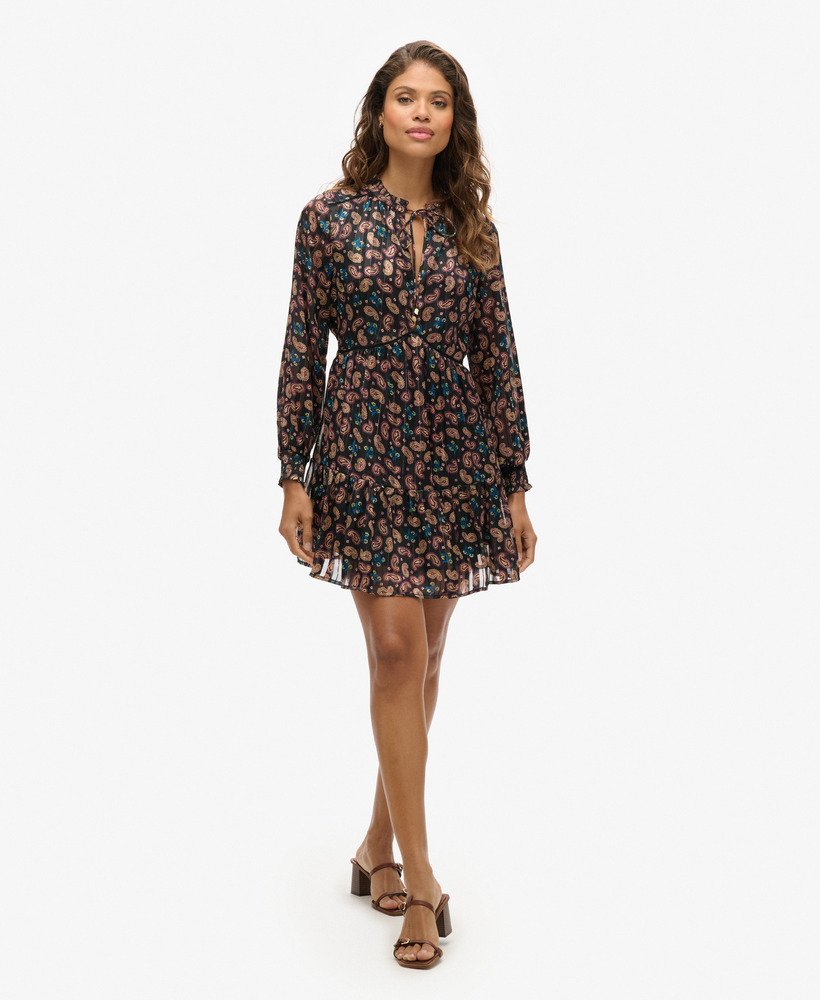 bedrukte metallic mini-jurk met lange mouwen en paisleyprint zwarte sjaal