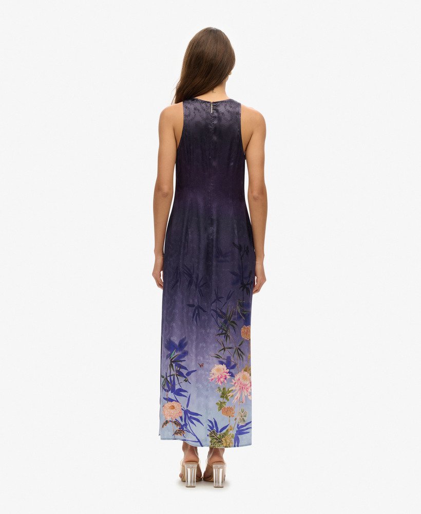bedrukte satijnen maxi-jurk in een diepe bloemenprint met japanse schaduw.