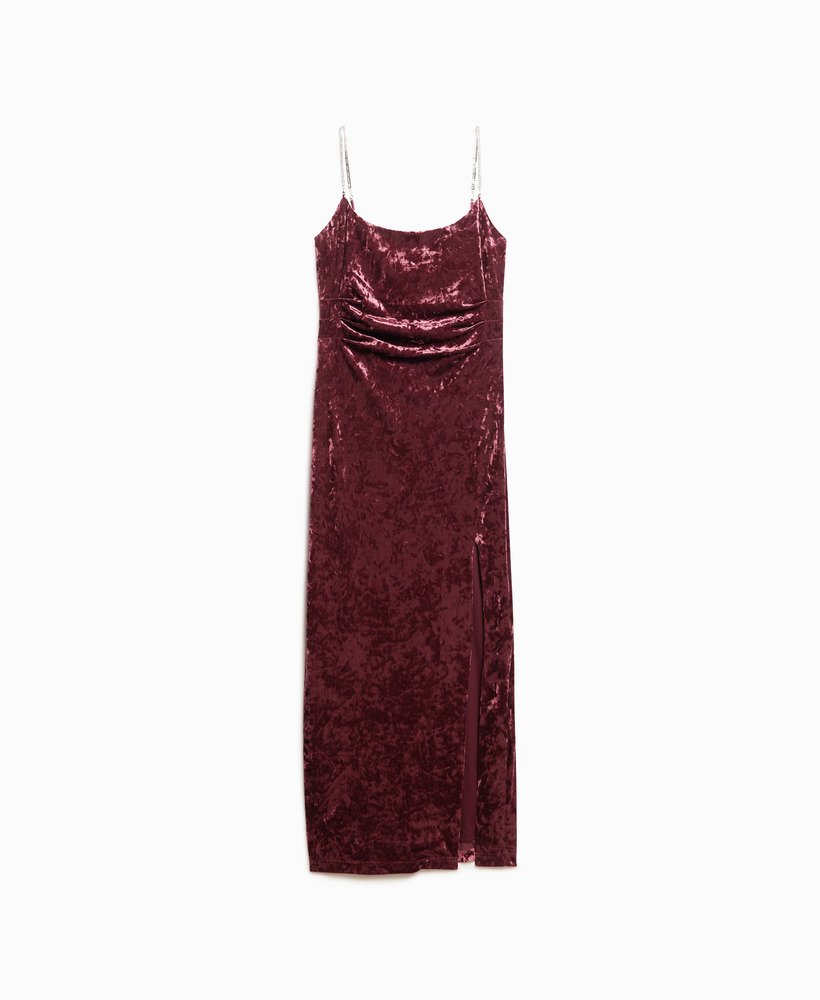 maxi-jurk van fluweel met diamanten in bordeauxrode kleur.