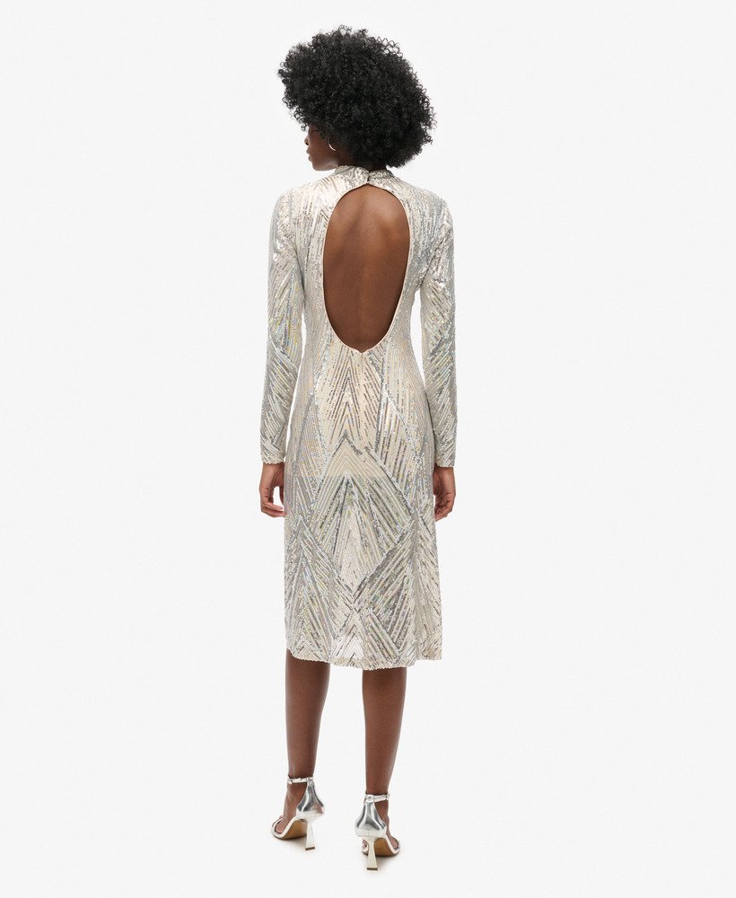 midi-jurk met open rug en lange mouwen in zilverkleurige pailletten.