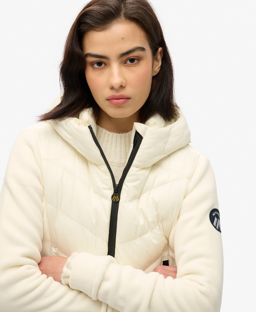 fleece stormjack met capuchon in gebroken wit.