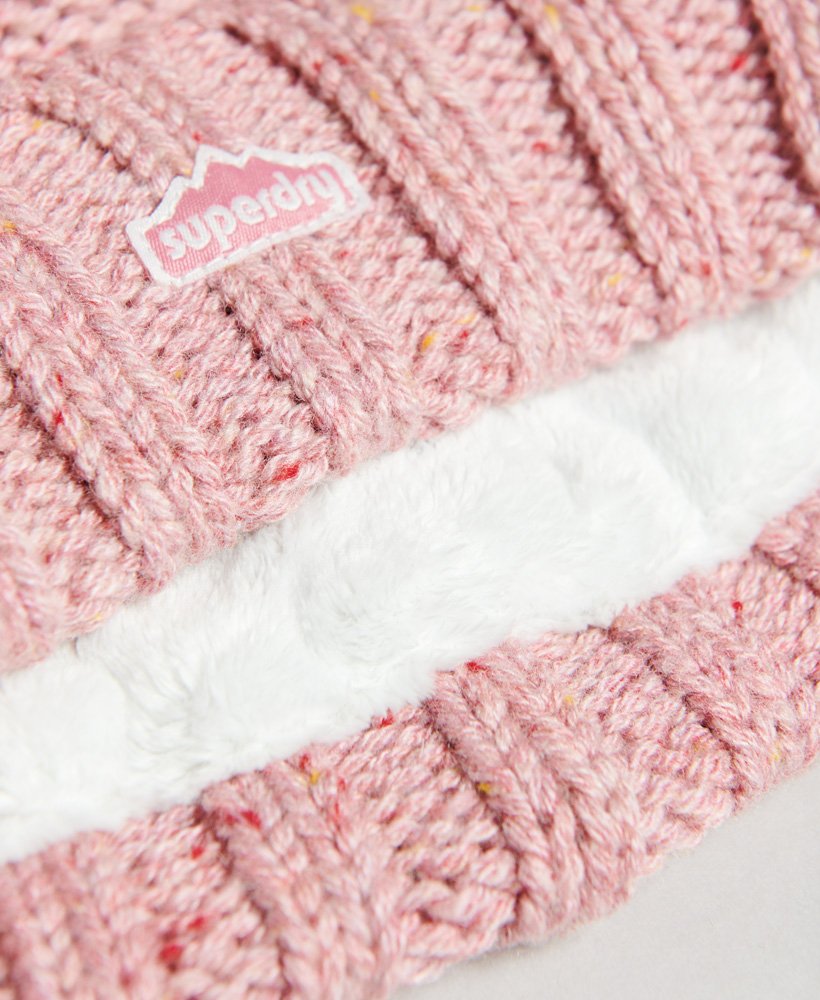 kabelgebreide muts met pompon in roze tweed