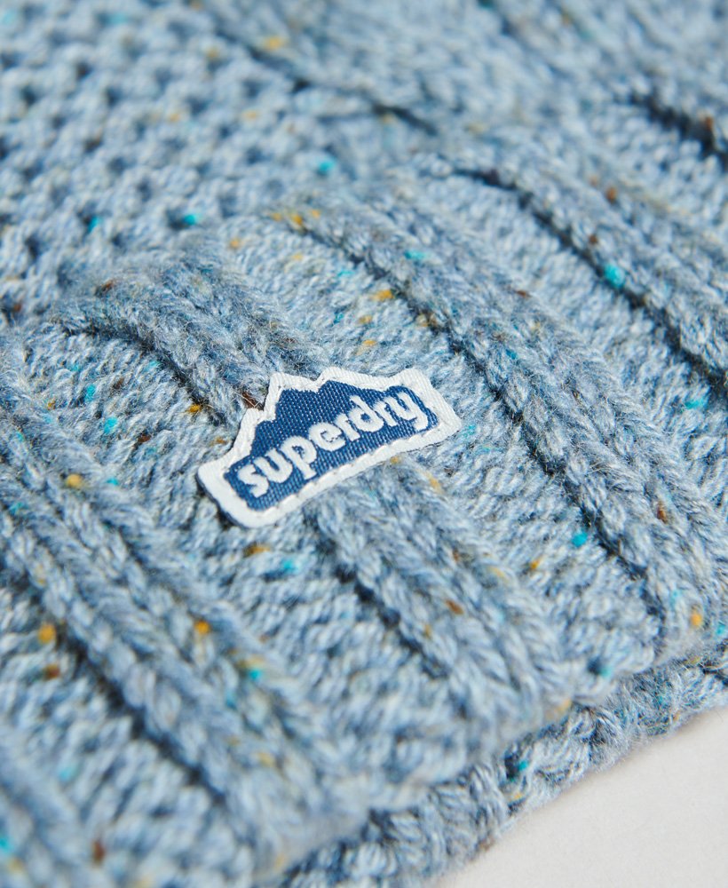 kabelgebreide muts met pompon in zachtblauwe tweed