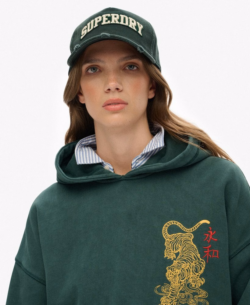 Truckerpet met varsity-logo