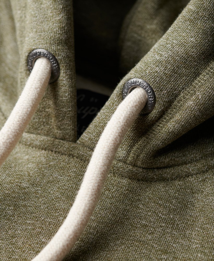 core logo classic hoodie in een gedempte olijfgroene tint.