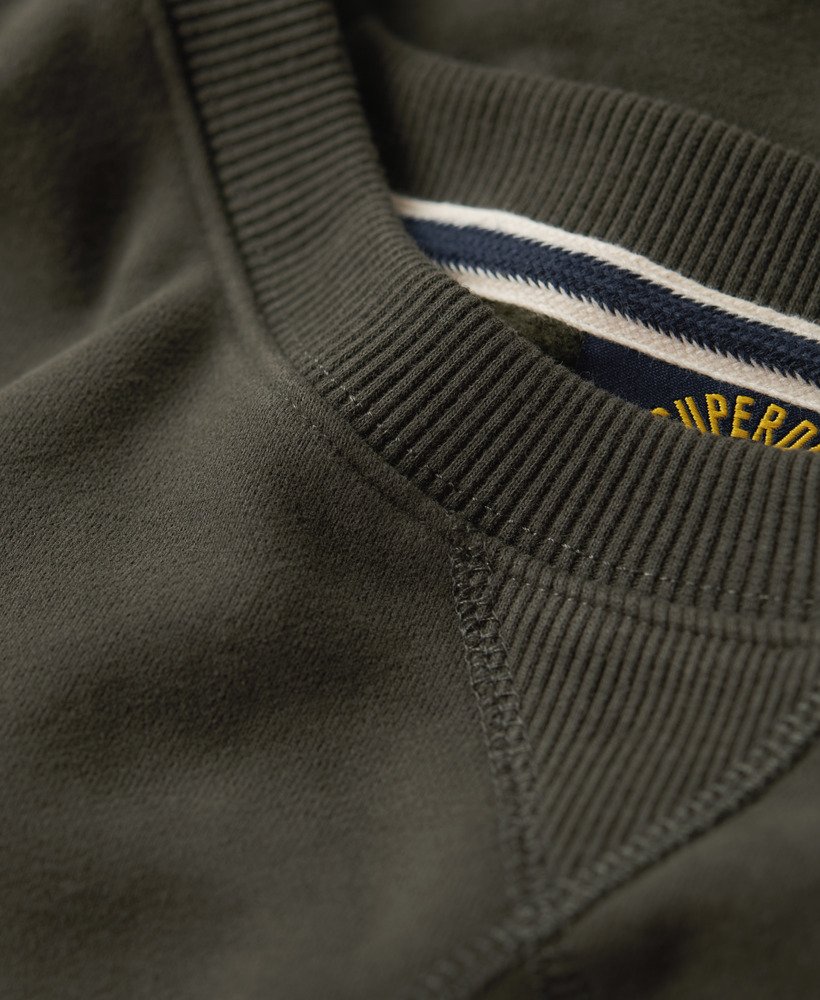 essential logo crew sweatshirt in donkergrijsgroen