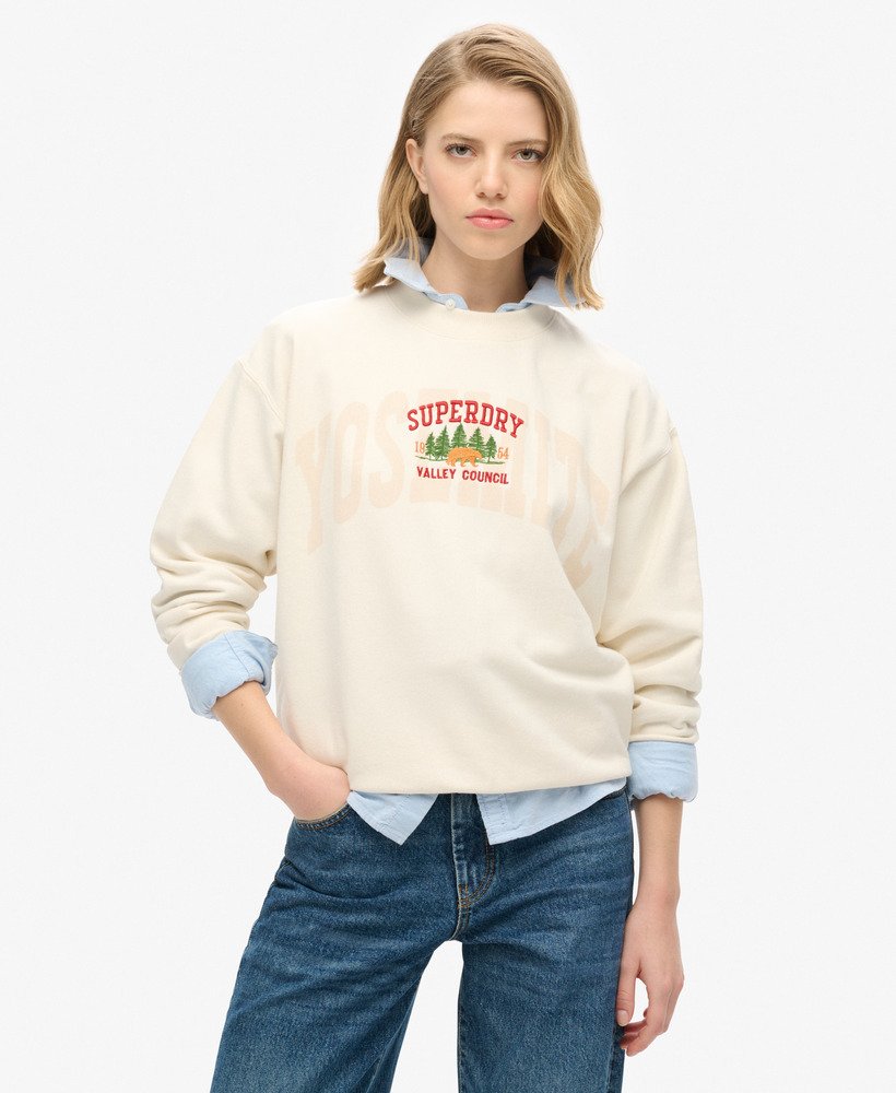 reissouvenir losvallende crewneck sweater in crème.