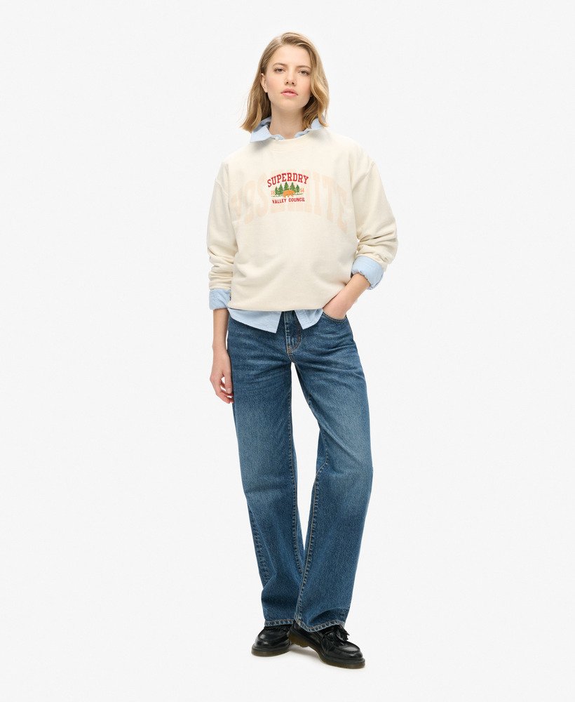reissouvenir losvallende crewneck sweater in crème.