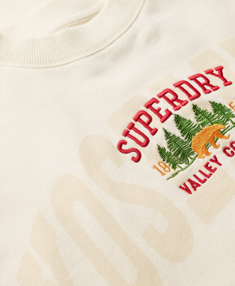 reissouvenir losvallende crewneck sweater in crème.