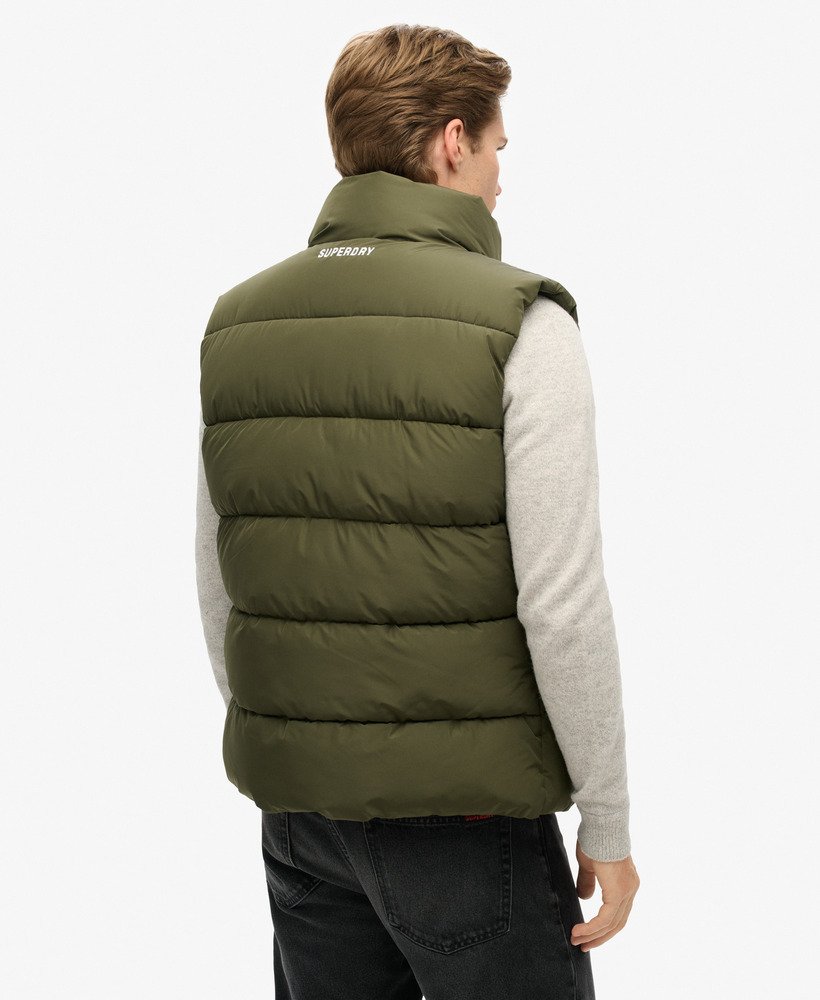 sportief gewatteerd vest in donker mosgroen.