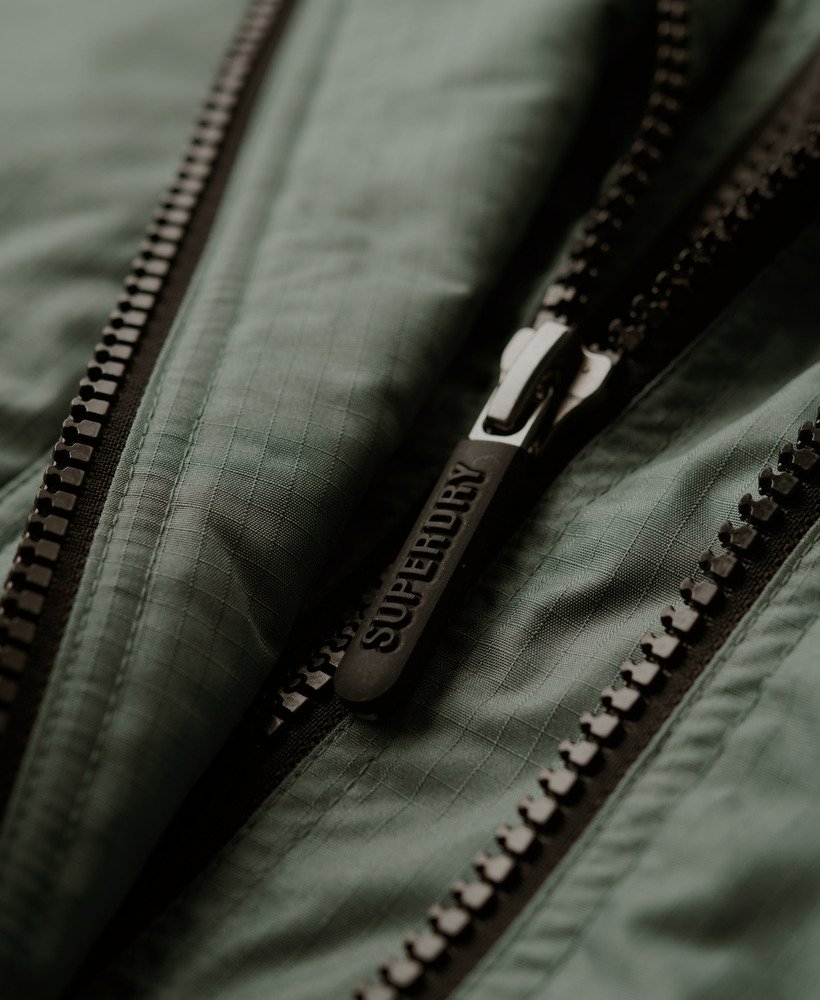 hooded mountain sd windbreaker jacket in laurel khaki