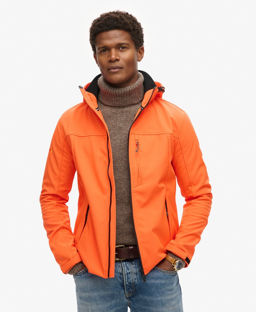 softshell trekkersjas met capuchon in vlammend oranje.
