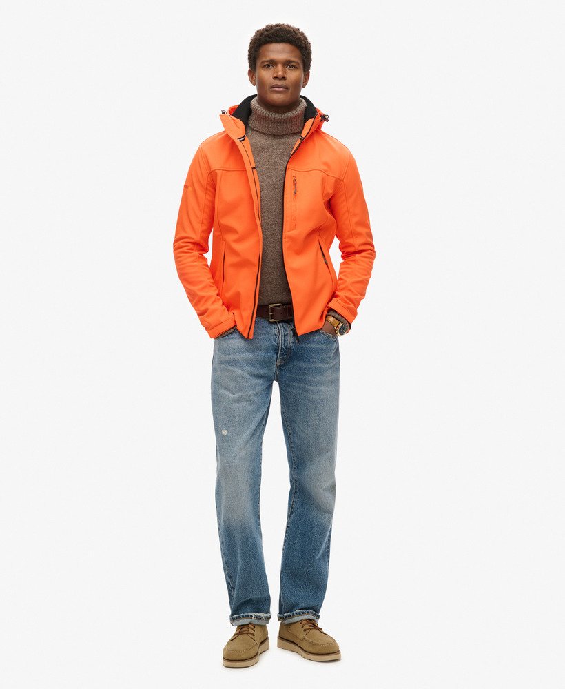 softshell trekkersjas met capuchon in vlammend oranje.