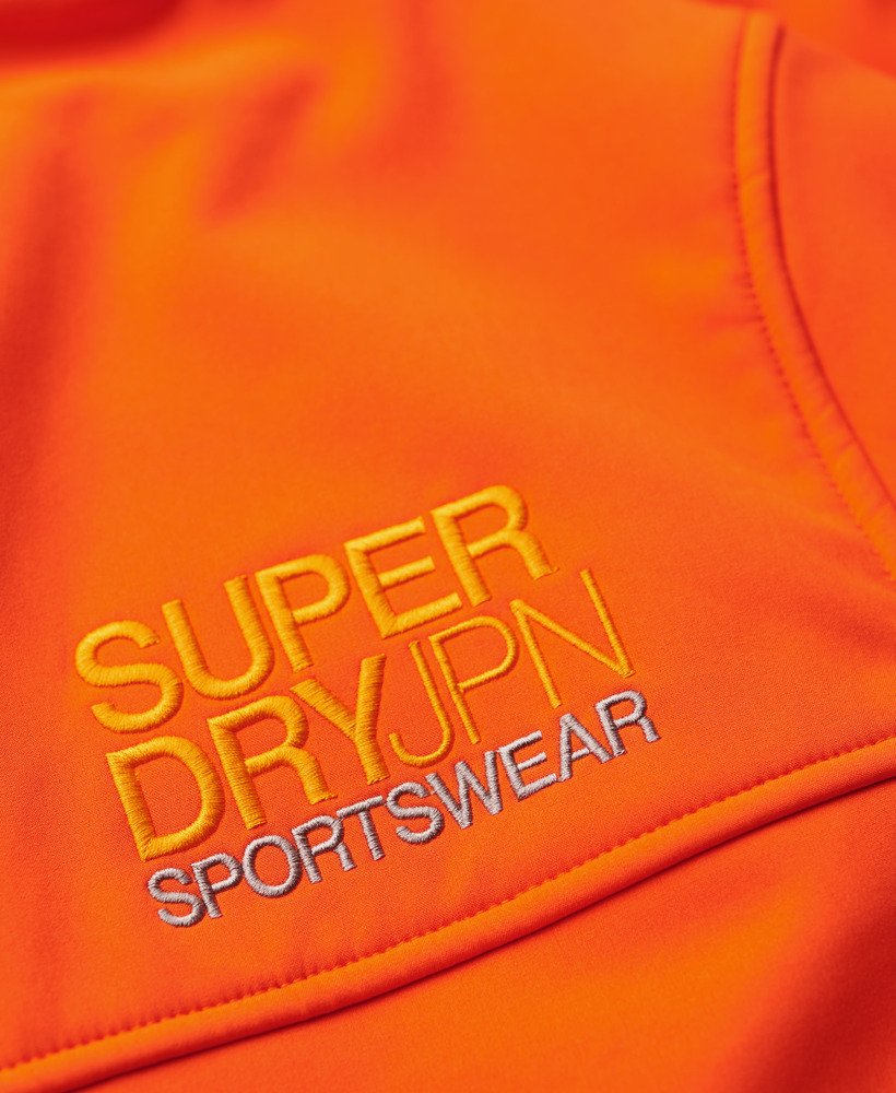 softshell trekkersjas met capuchon in vlammend oranje.
