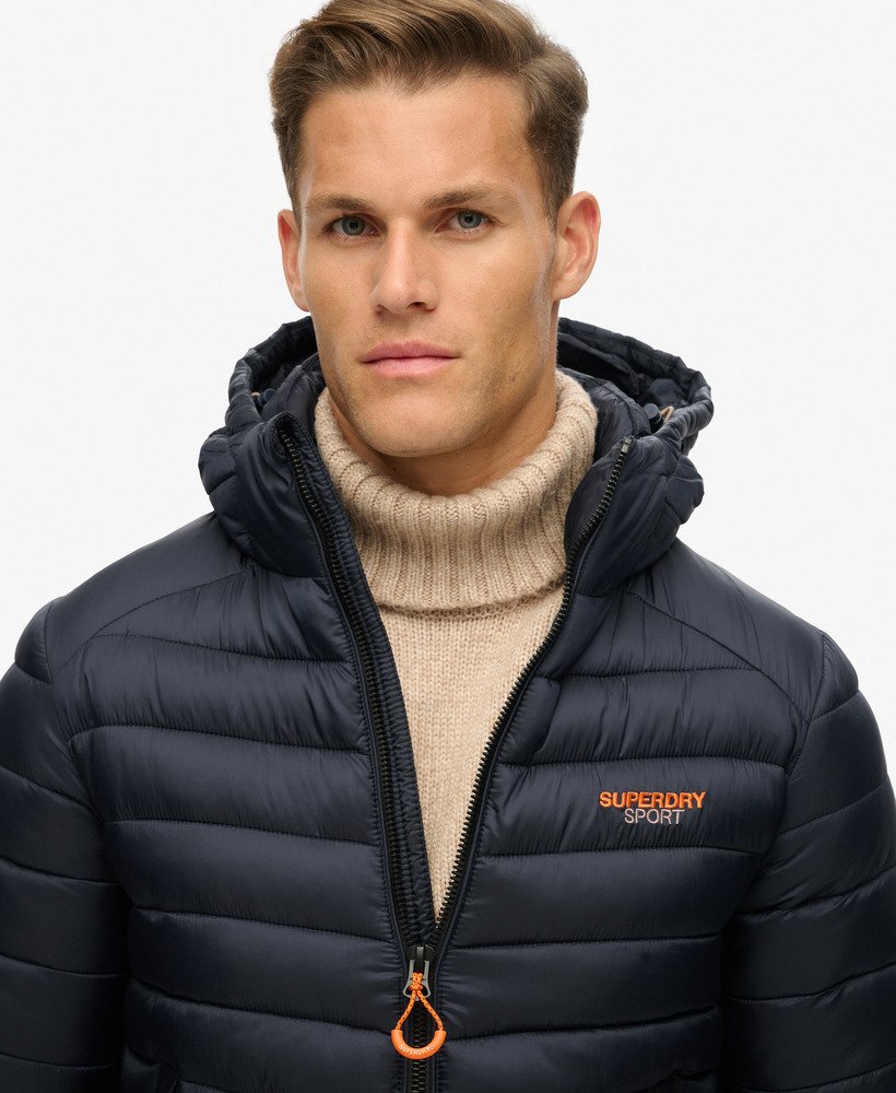 gewatteerde fuji-jas met capuchon in eclipse navy
