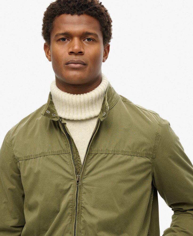 klassieke harrington-jas in donker kaki