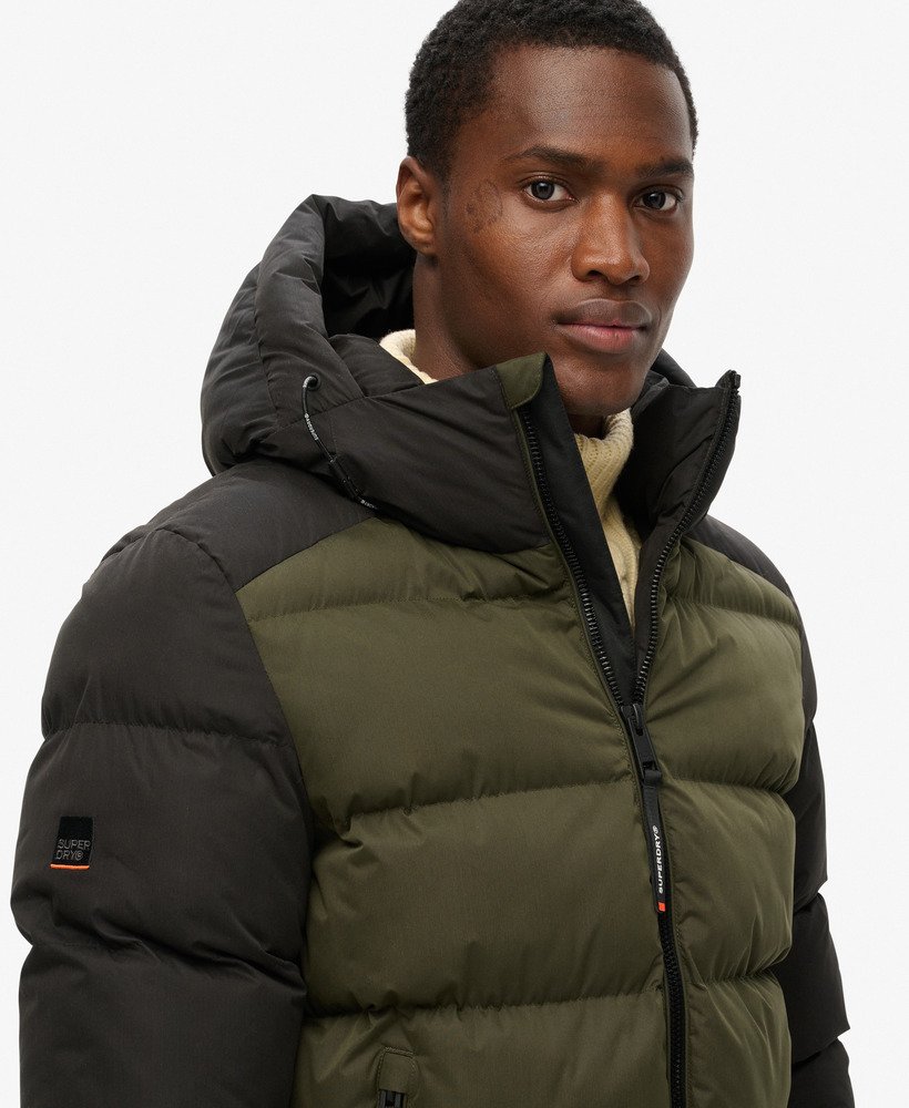hood colour block sport puffer in zwart colourblock