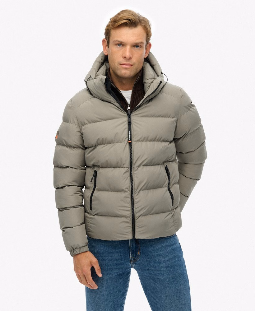 Sportieve pufferjas met capuchon