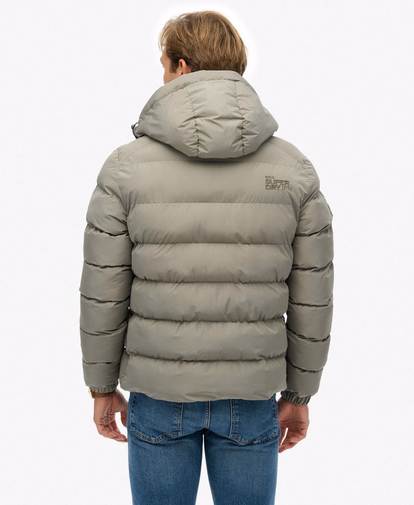Sportieve pufferjas met capuchon