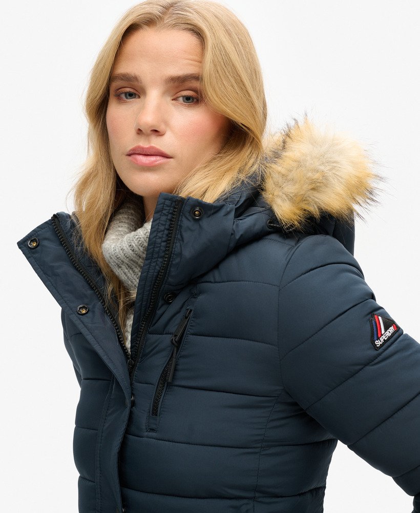 klassieke fuji-jas van imitatiebont in eclipse navy.