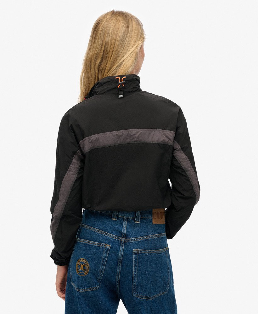 colourblock track overhead jacket in zwart