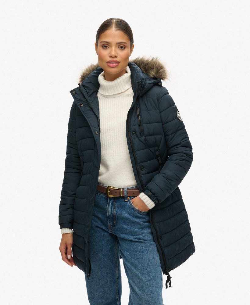gewatteerde jas met capuchon van imitatiebont in de kleur eclipse navy.