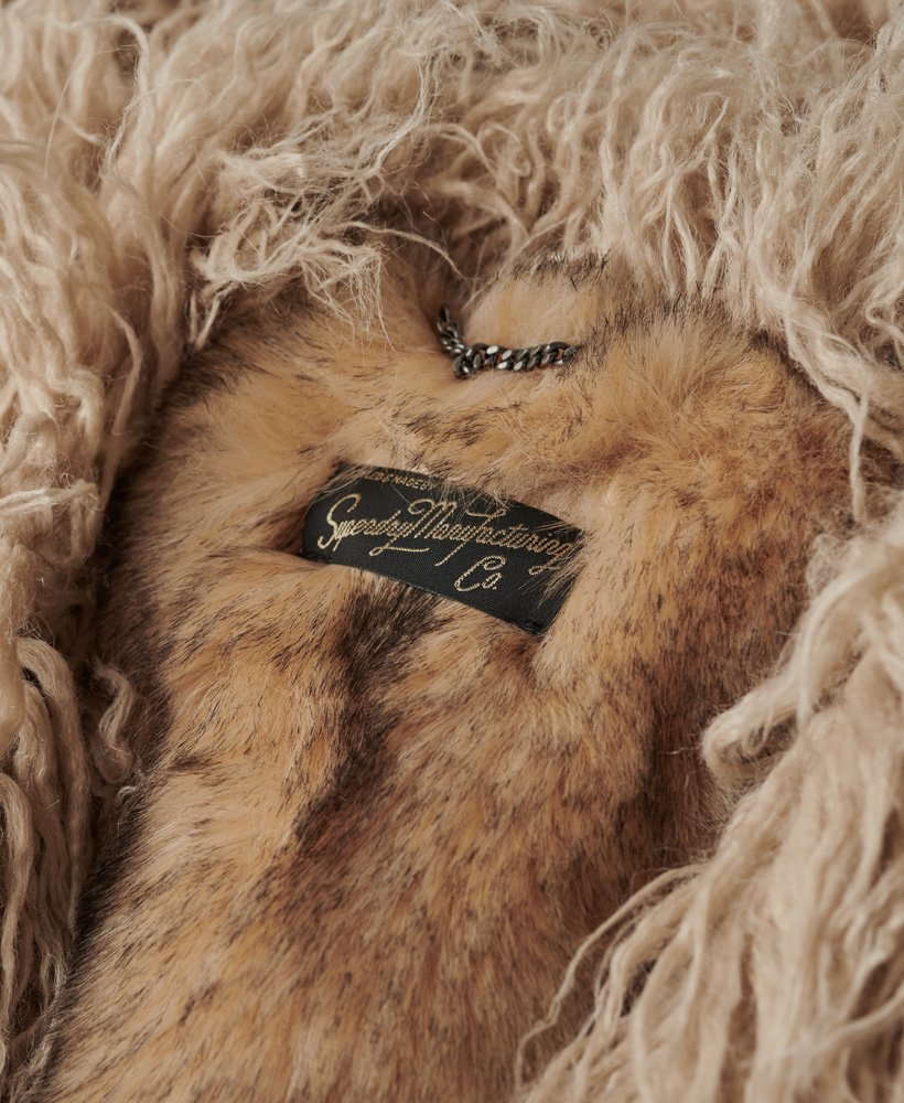 lange afghaanse jas met imitatiebontvoering in tabaksbruin van denim co.