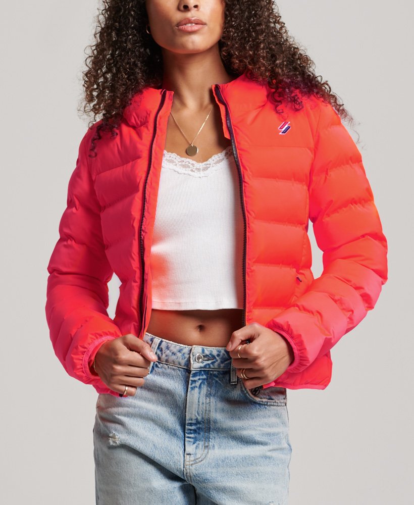 hittebestendige gewatteerde jas in hyper fire coral.