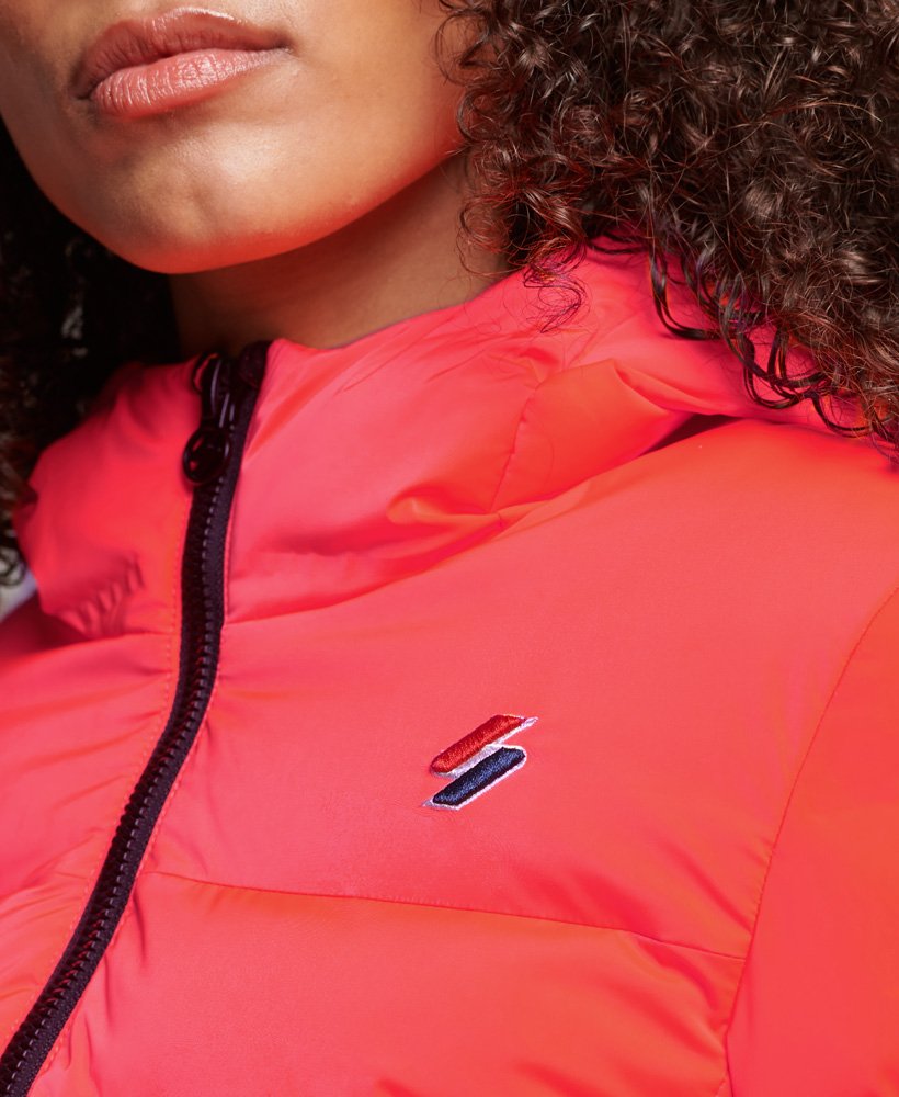 hittebestendige gewatteerde jas in hyper fire coral.