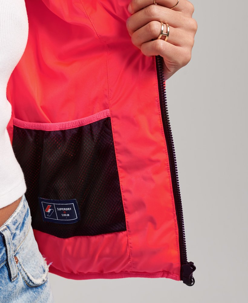 hittebestendige gewatteerde jas in hyper fire coral.