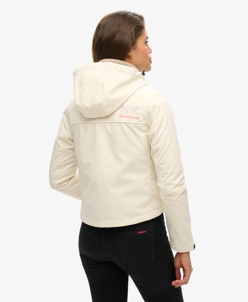 code trekker softshelljack met capuchon in rijstwit