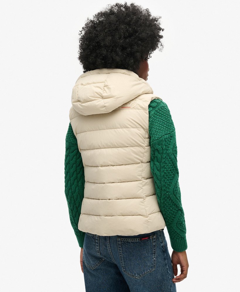 capuchonvest van gewatteerde microvezel in pelikaanbeige