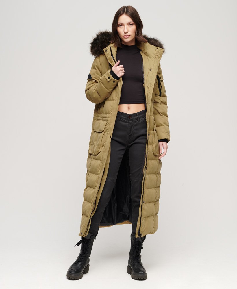parka met capuchon van imitatiebont in klassiek beigebruin.