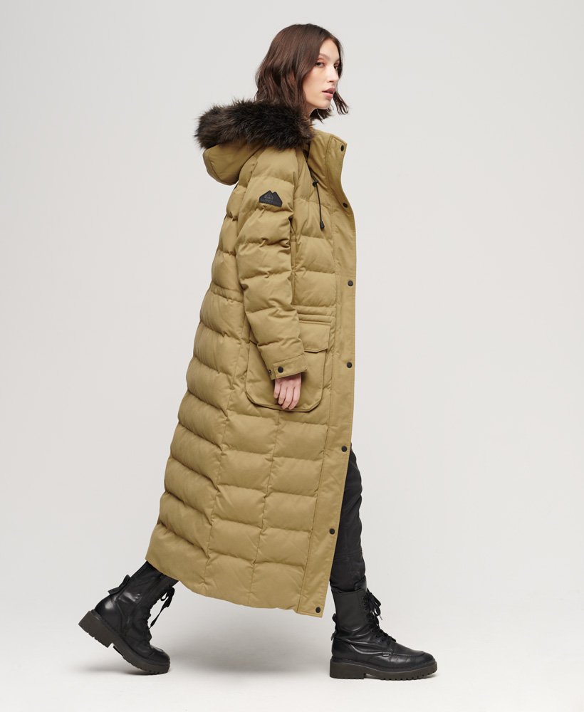 parka met capuchon van imitatiebont in klassiek beigebruin.
