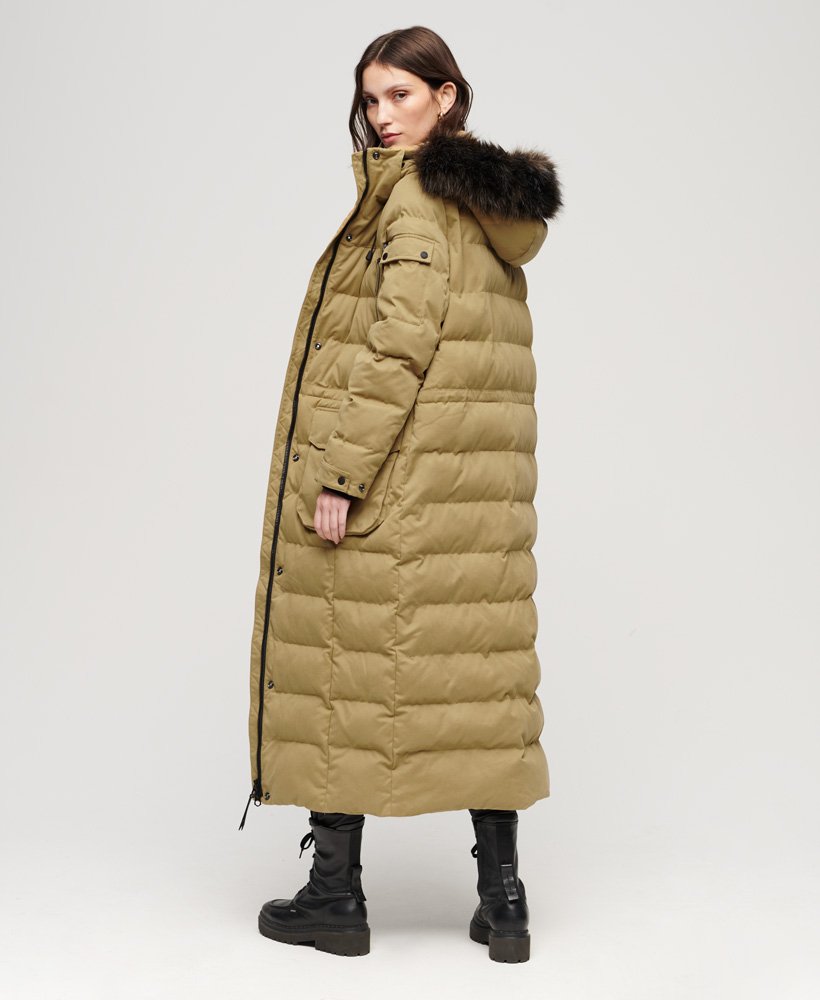parka met capuchon van imitatiebont in klassiek beigebruin.