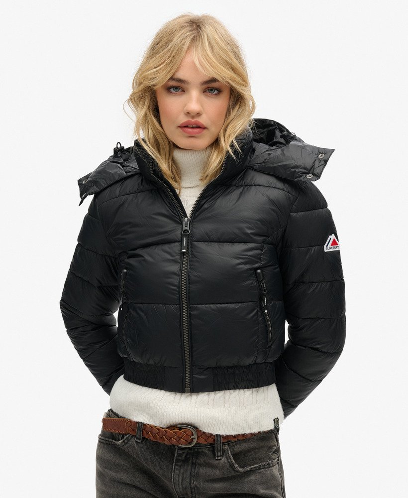 korte fuji-jas met capuchon in zwart