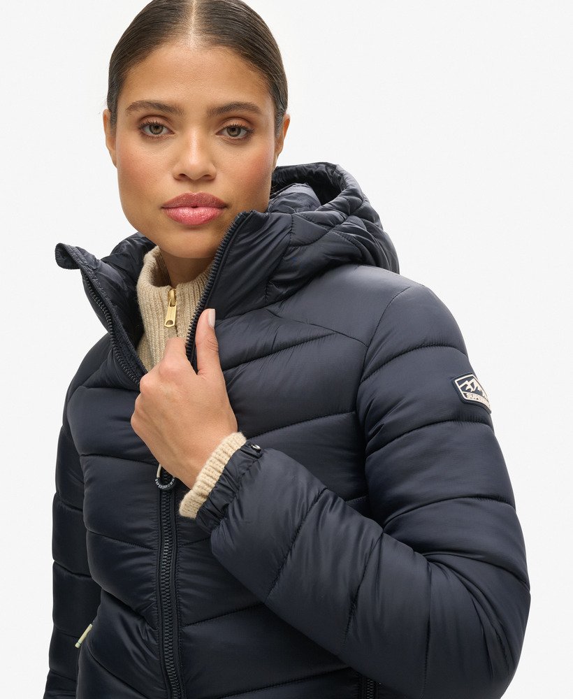 gewatteerde fuji-jas met capuchon in eclipse navy