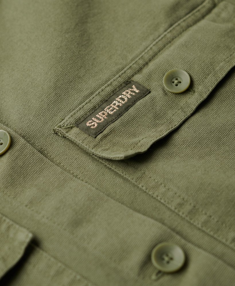 versierde militaire jas in legergroen
