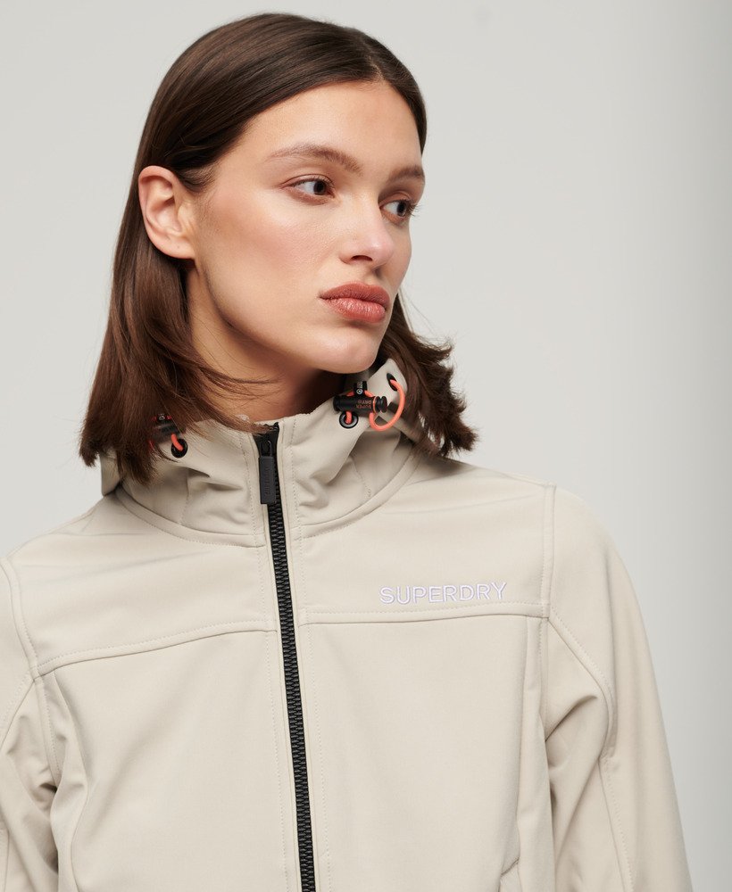 softshell trekkersjack met capuchon in chateau gray