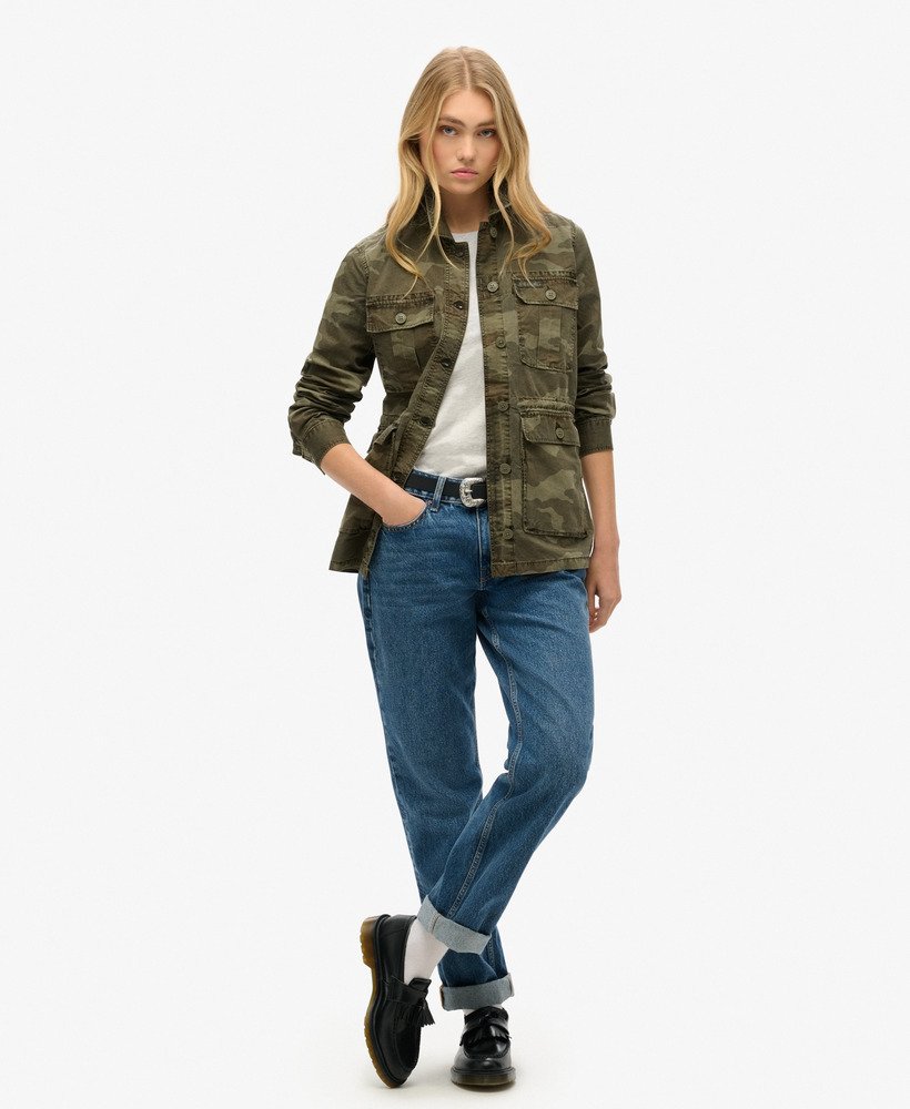 geborduurd militair veldjack in zonverbleekte camouflageprint
