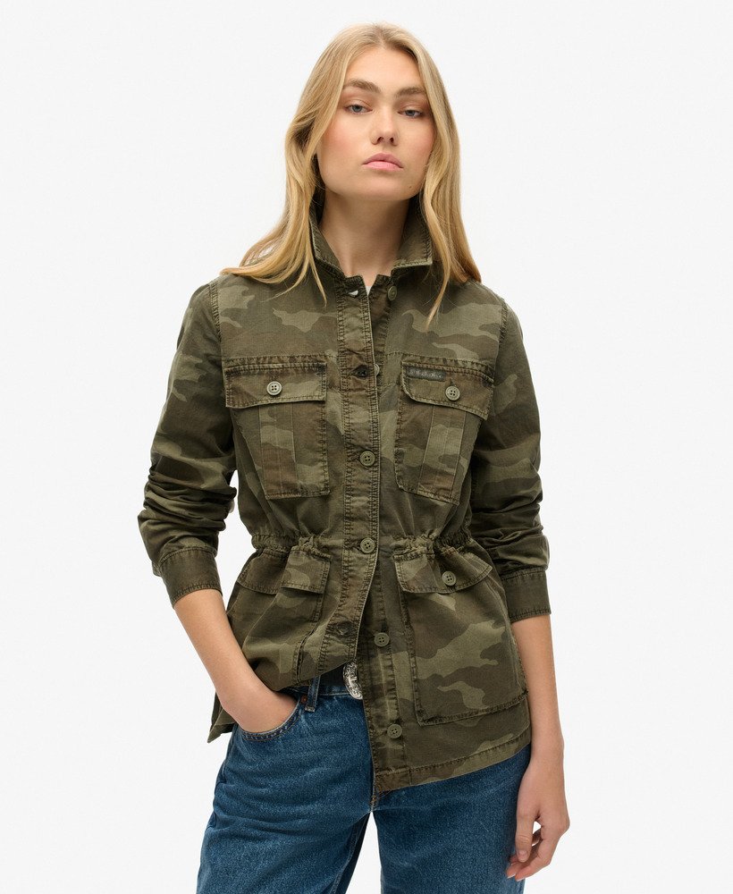 geborduurd militair veldjack in zonverbleekte camouflageprint