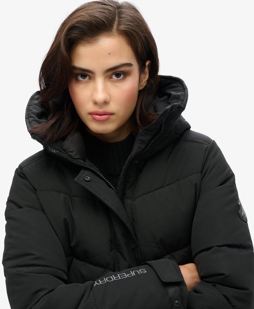 gewatteerde parka met city chevron-patroon in zwart