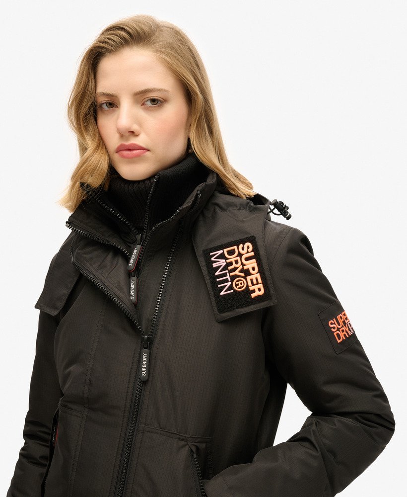 windbreaker met capuchon in zwartpastellijn koraal