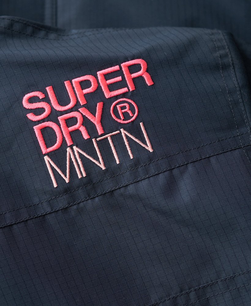 mountain windbreaker jacket in eclipse navy