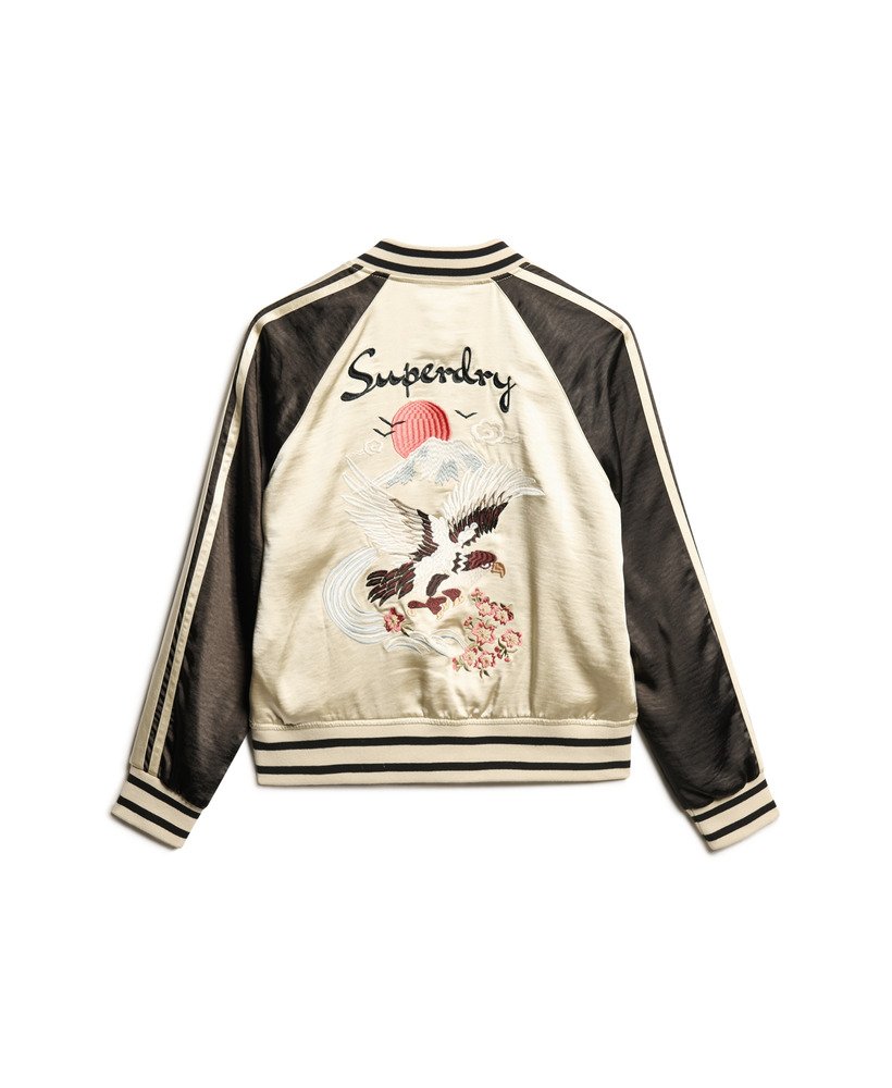 geborduurd sukajan bomberjack in zandbeige
