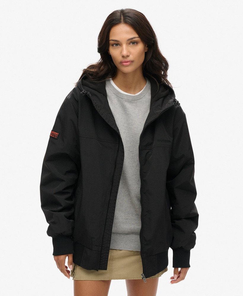 oversized bomberjack met capuchon van overtollig nylon in gitzwart.