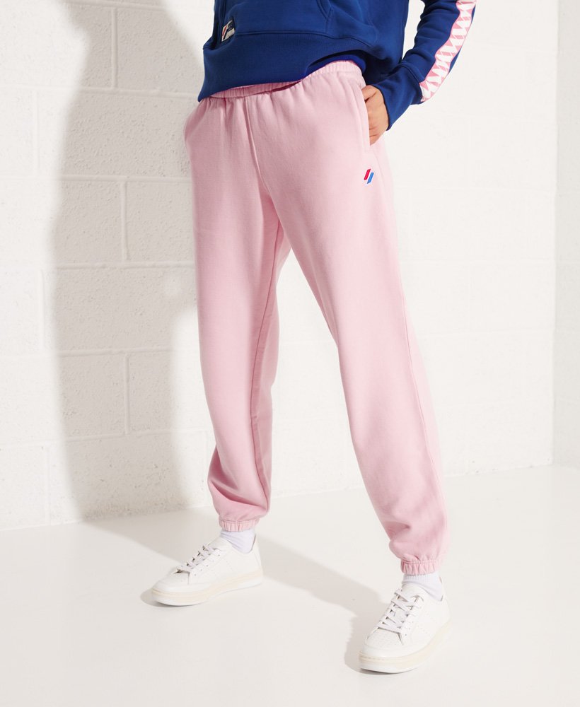 code essential joggingbroek van biologisch katoen in roze.