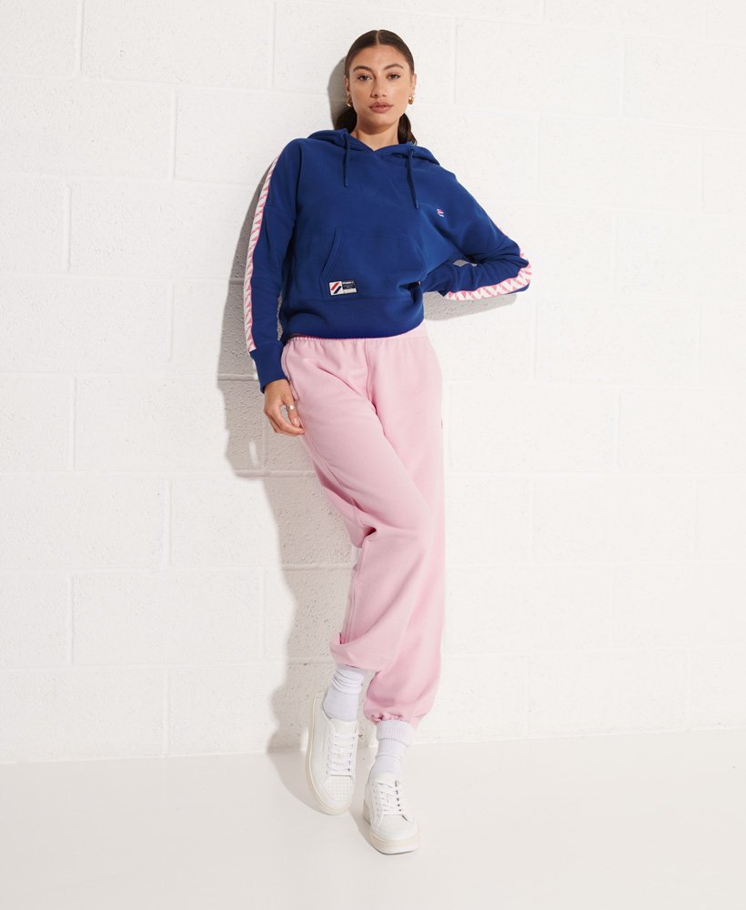 code essential joggingbroek van biologisch katoen in roze.