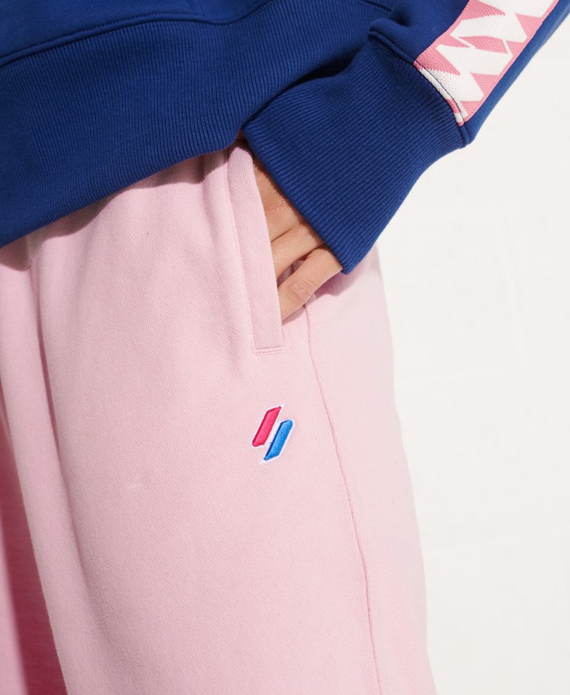 code essential joggingbroek van biologisch katoen in roze.